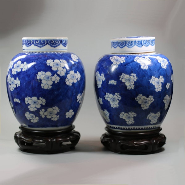 Near pair of Chinese blue and white ginger jars and covers, Kangxi (1662-1722) - image 1
