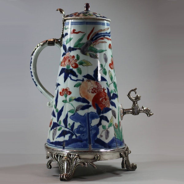 Japanese imari coffee pot and cover with later silver-plated mounts, Edo Period, c.1700 - image 4