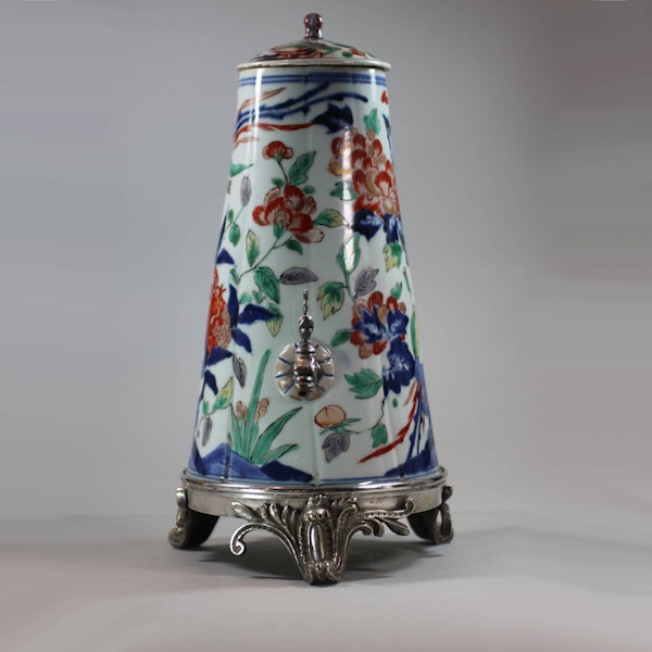 Japanese Imari coffee pot and cover with later silver-plated mounts, Edo Period, c.1700 - image 3