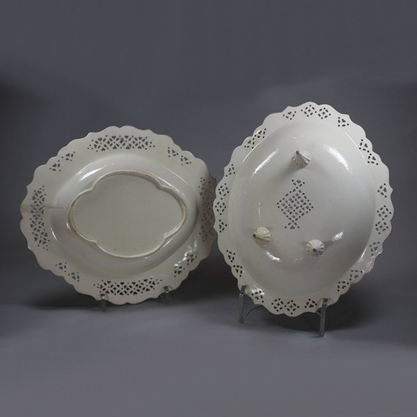 English creamware oval strawberry dish and stand, late 18th Century - image 3
