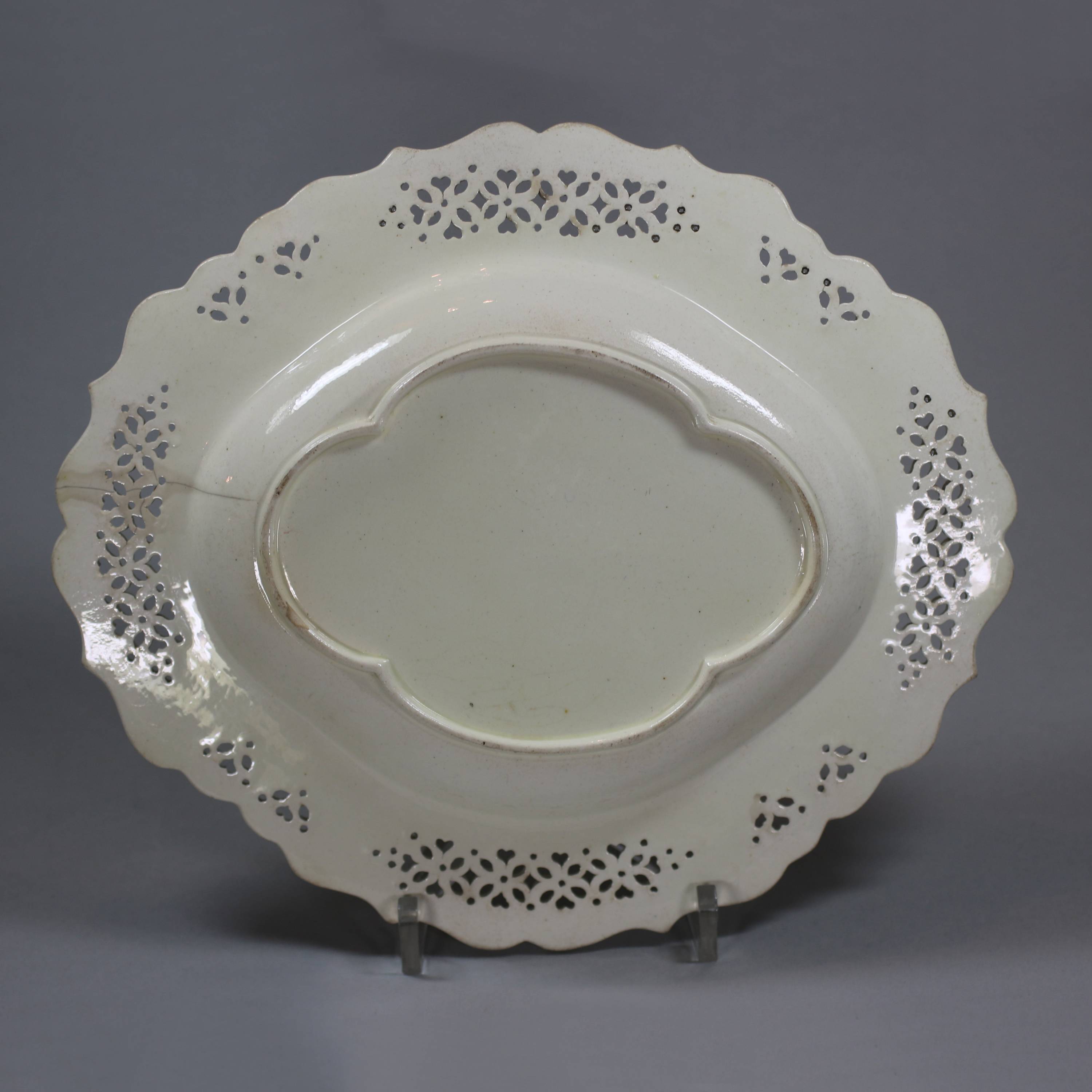 English creamware oval strawberry dish and stand, late 18th Century