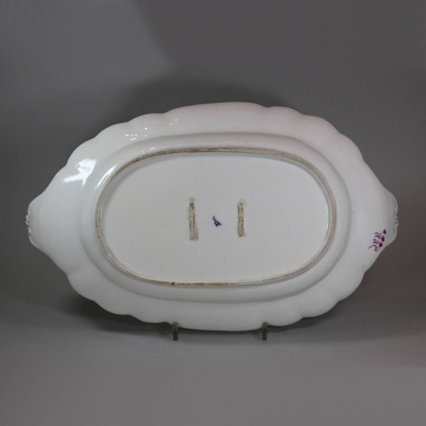 Large Meissen lobed dish, late 18th century - image 3