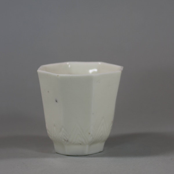 Chinese blanc de chine octagonal libation cup, early Kangxi (1662-1722) - image 3