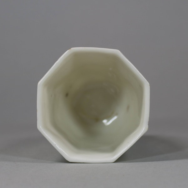 Chinese blanc de chine octagonal libation cup, early Kangxi (1662-1722) - image 4