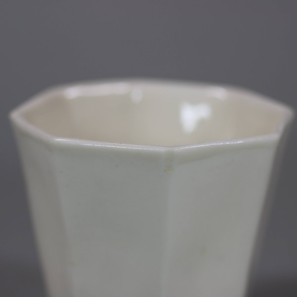 Chinese blanc de chine octagonal libation cup, early Kangxi (1662-1772) - image 5