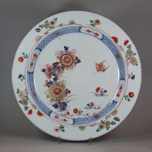Large Chinese verte imari charger, late Kangxi (1662-1722)