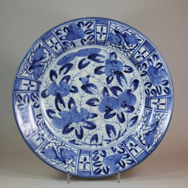 Large Japanese blue and white Arita dish, 17th century - image 1