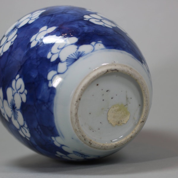 Small Chinese blue and white ginger jar, Kangxi (1662-1722) - image 3