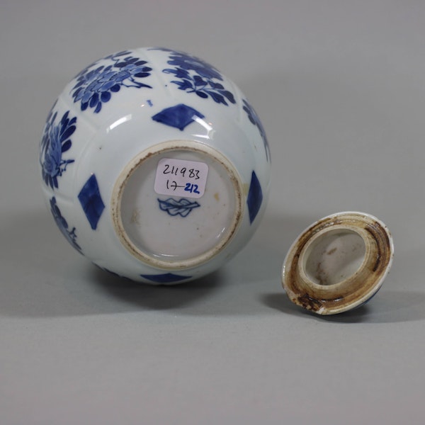 Chinese blue and white pot and cover, Kangxi (1662-1722) - image 3