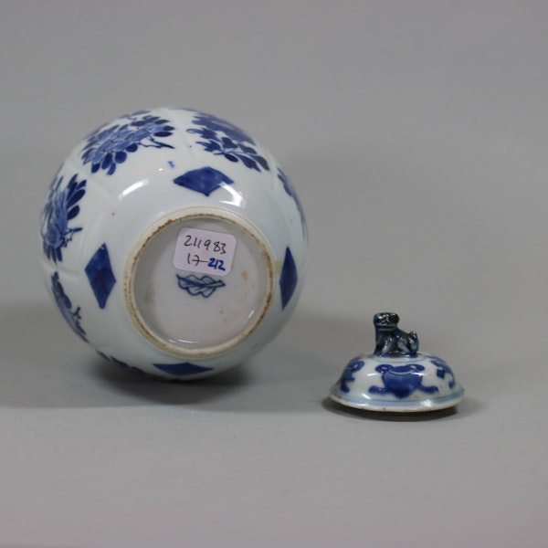 Chinese blue and white pot and cover, Kangxi (1662-1722) - image 2