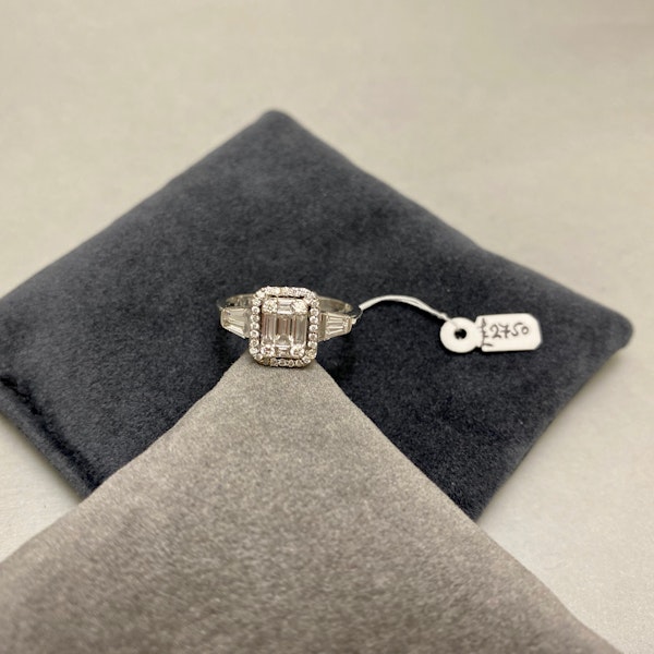 Diamond Ring in 18ct White Gold date circa 1990, SHAPIRO & Co since1979 - image 7
