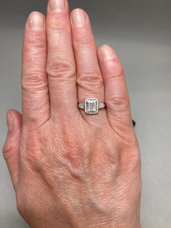 Diamond Ring in 18ct White Gold date circa 1990, SHAPIRO & Co since1979 - image 2
