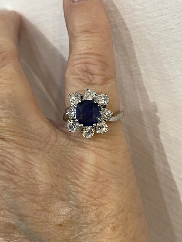 Natural sapphire and diamond cluster ring - image 2