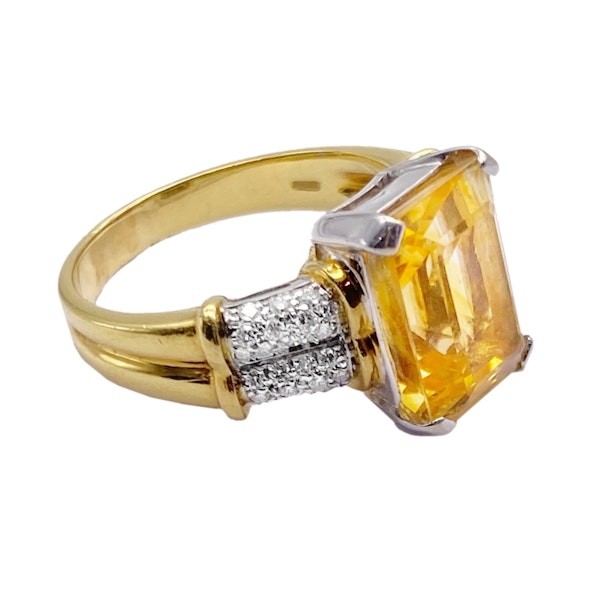 18K Yellow Gold ring set with Orange Quartz and Diamonds - image 2