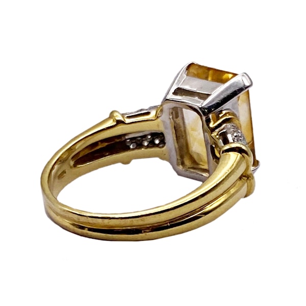 18K Yellow Gold ring set with Orange Quartz and Diamonds - image 4