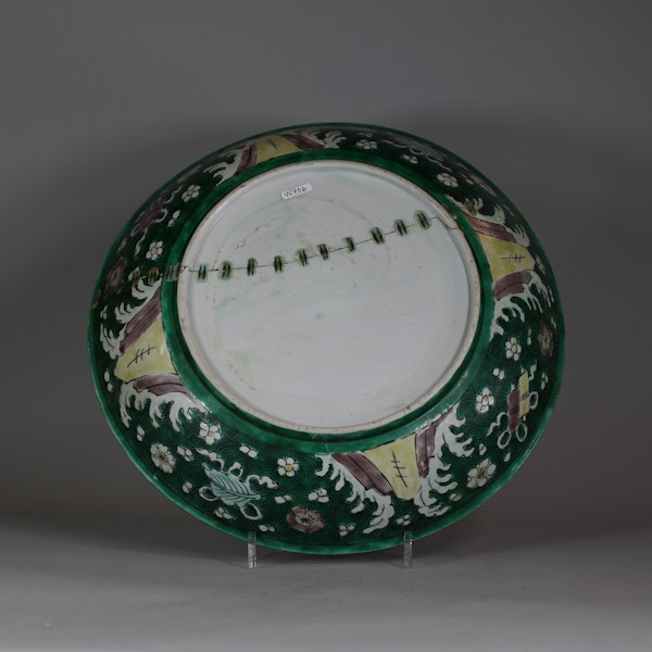 Chinese rare biscuit famille verte dish, mid-17th century, early Kangxi (1662-1722) - image 2