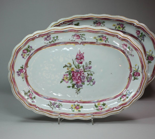 Pair of Chinese famille rose platters, Qianlong (1736-95) - image 3
