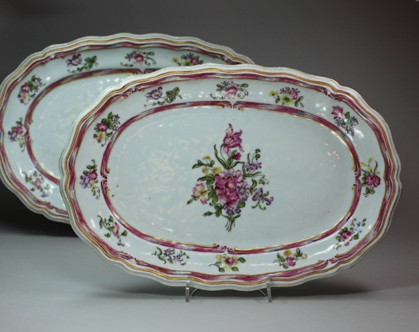 Pair of Chinese famille rose platters, Qianlong (1736-95) - image 2