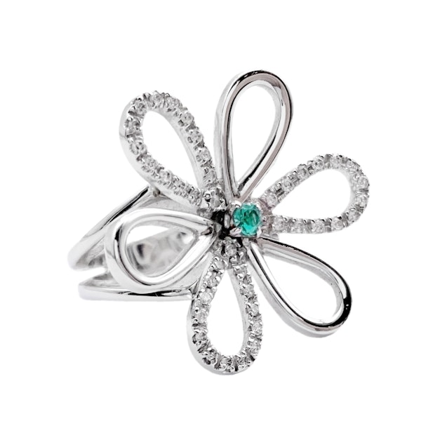 18K White Gold Ring flower shaped with Diamonds and Emerald - image 4
