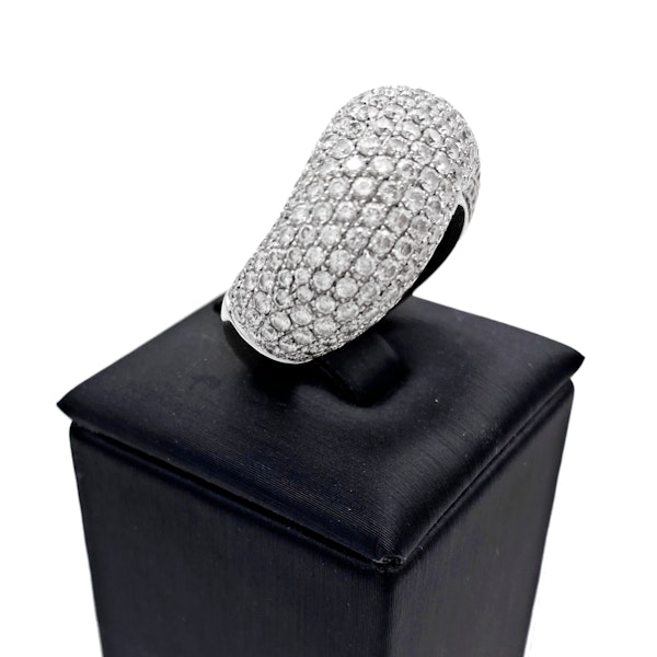 18K White Gold Ring with Pavé Diamonds - image 2