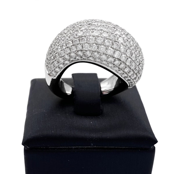 18K White Gold Ring with Pavé Diamonds - image 1