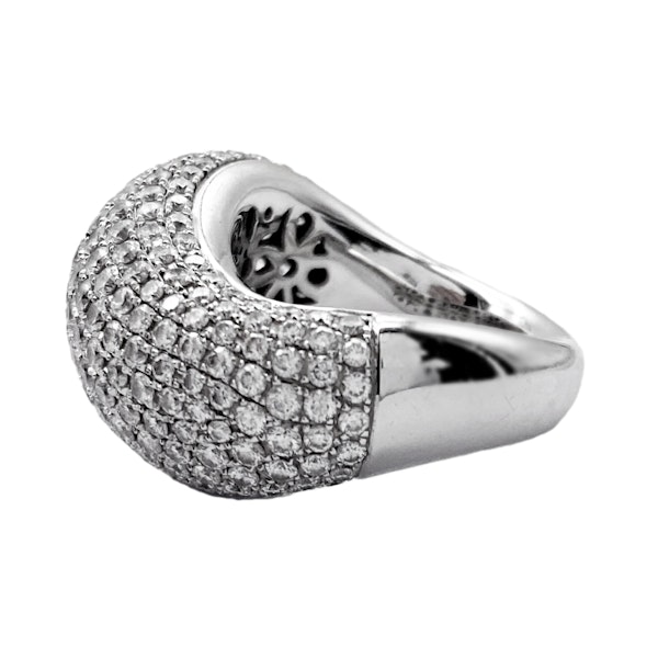 18K White Gold Ring with Pavé Diamonds - image 5