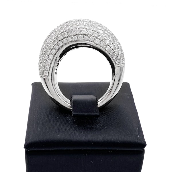 18K White Gold Ring with Pavé Diamonds - image 3