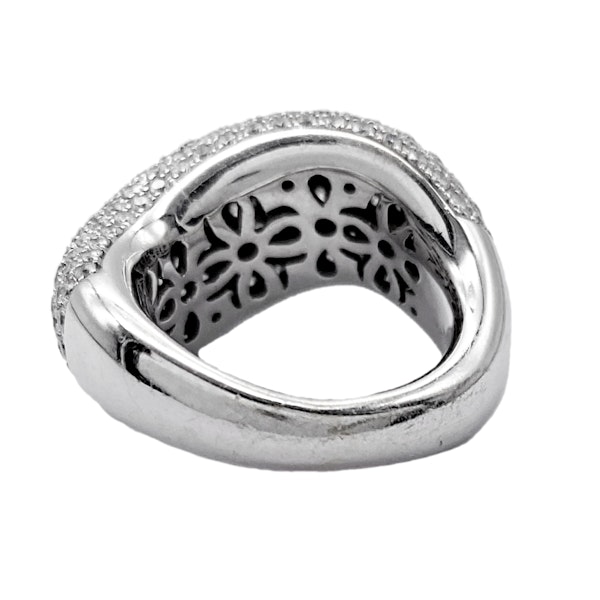 18K White Gold Ring with Pavé Diamonds - image 6