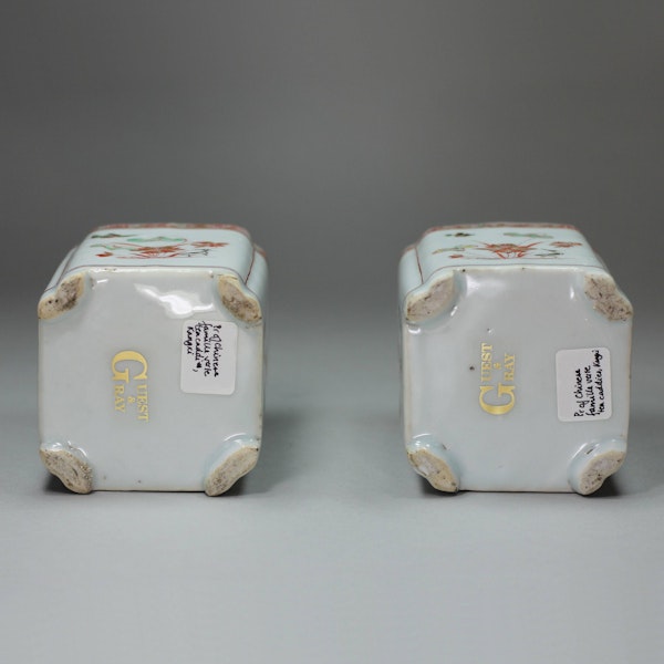 Pair of Chinese famille verte square tea caddies, Kangxi (1662-1722) - image 2