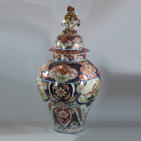 Japanese Imari baluster vase and cover, 18th century - image 4