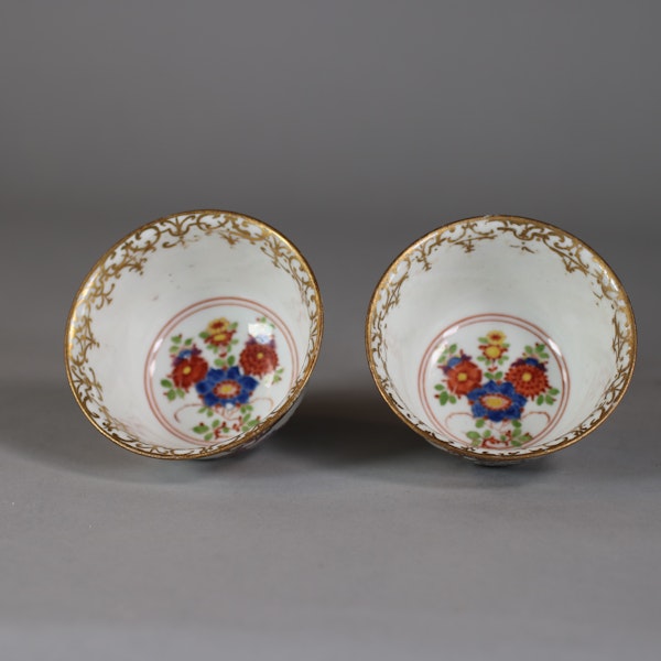 Pair of Meissen teabowls, c.1722 - image 5