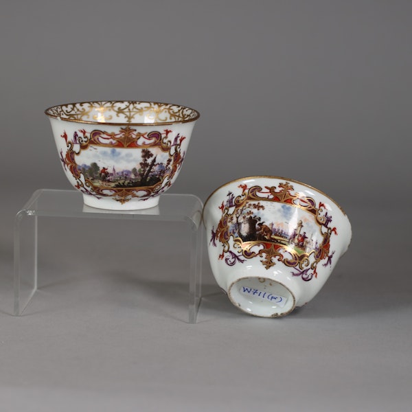 Pair of Meissen teabowls, c.1722 - image 1