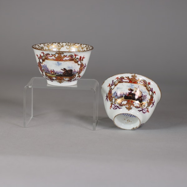 Pair of Meissen teabowls, c.1722 - image 4