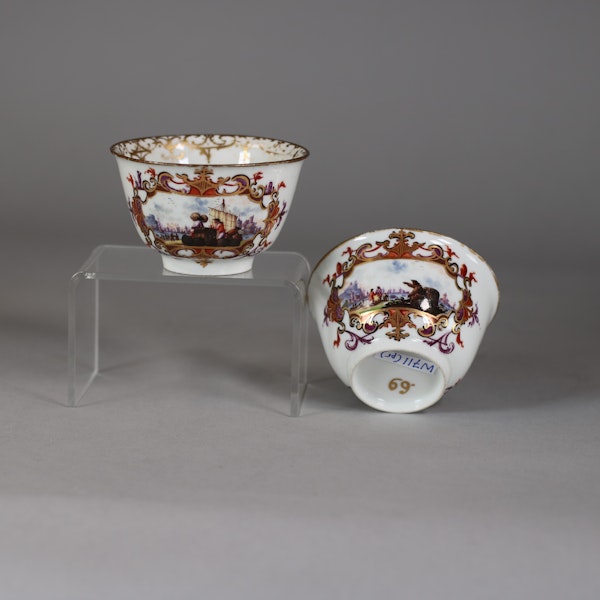 Pair of Meissen teabowls, c.1722 - image 2