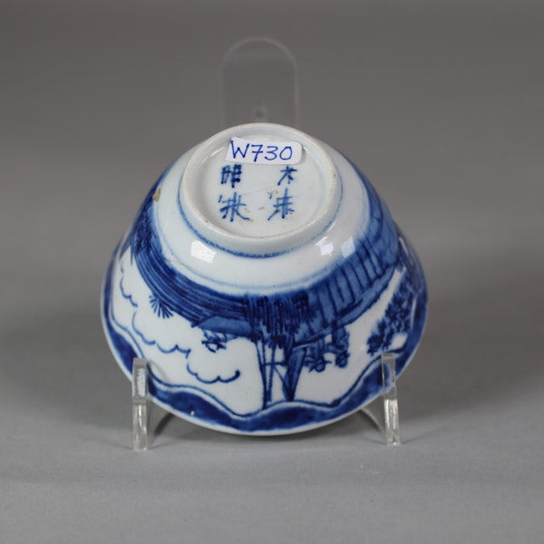 Rare Bow blue and white teabowl painted in the Dutch style, c.1750 - image 2