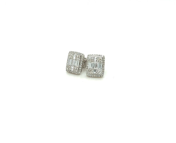 Stunning Stud Earrings In White Gold&Diamond - image 5
