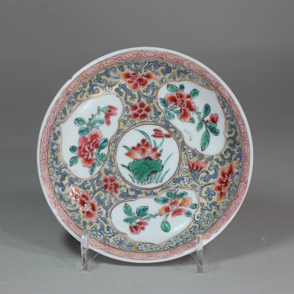 Chinese famille rose teabowl and saucer, Yongzheng (1723-35) - image 5