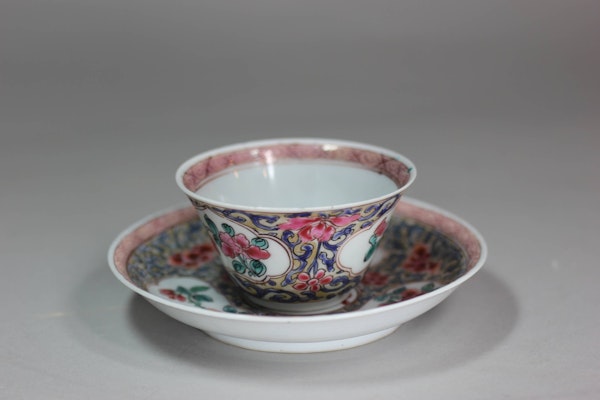 Chinese famille rose teabowl and saucer, Yongzheng (1723-35) - image 3