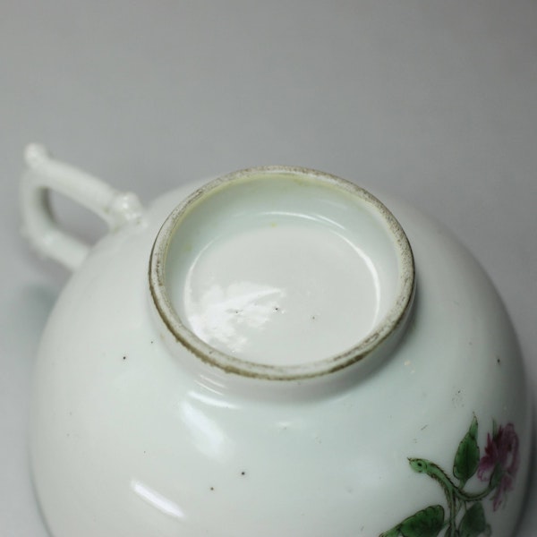 Large famille rose tea cup, Qianlong (1734-95) - image 4