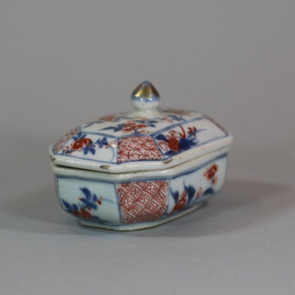 Small Chinese Imari spice octagonal box and cover, 18th century - image 1