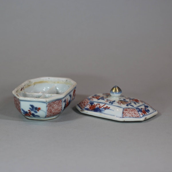 Small Chinese Imari spice octagonal box and cover, 18th century - image 2