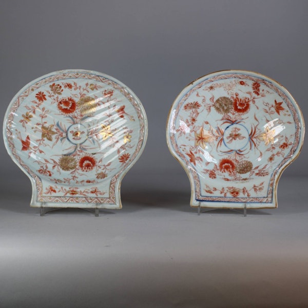 Pair of Chinese rouge-de-fer moulded shell-shaped dishes, Kangxi (1662-1722) - image 1