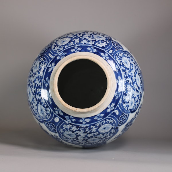 Chinese large blue and white ovoid jar, Kangxi (1662-1722) - image 6