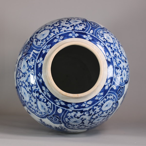 Chinese large blue and white ovoid jar, Kangxi (1662-1722) - image 7