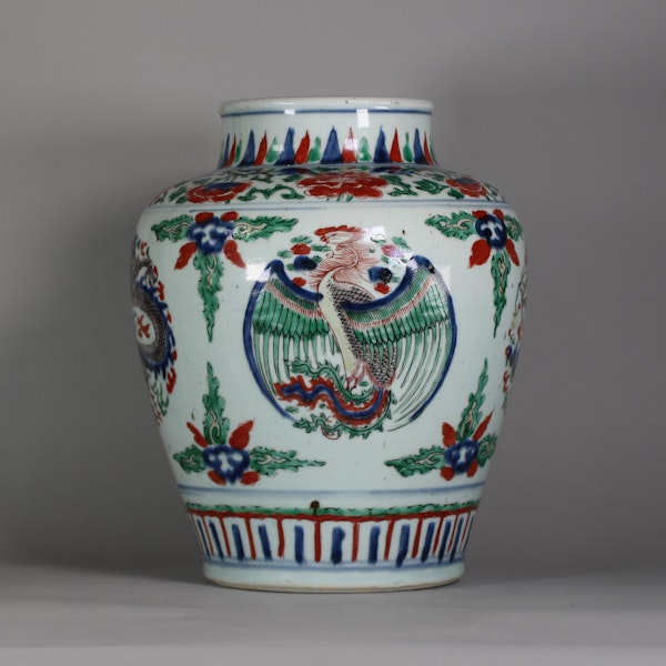 Chinese wucai baluster 'dragon' vase, Chongzhen (1627-44) - image 4