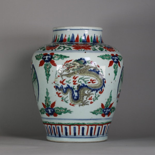 Chinese wucai baluster 'dragon' vase, Chongzhen (1627-44) - image 6