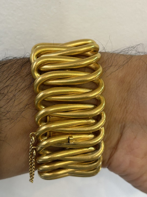 Beautiful, Chic and heavy 1940,s French 18ct gold bracelet at Deco&Vintage Ltd - image 5