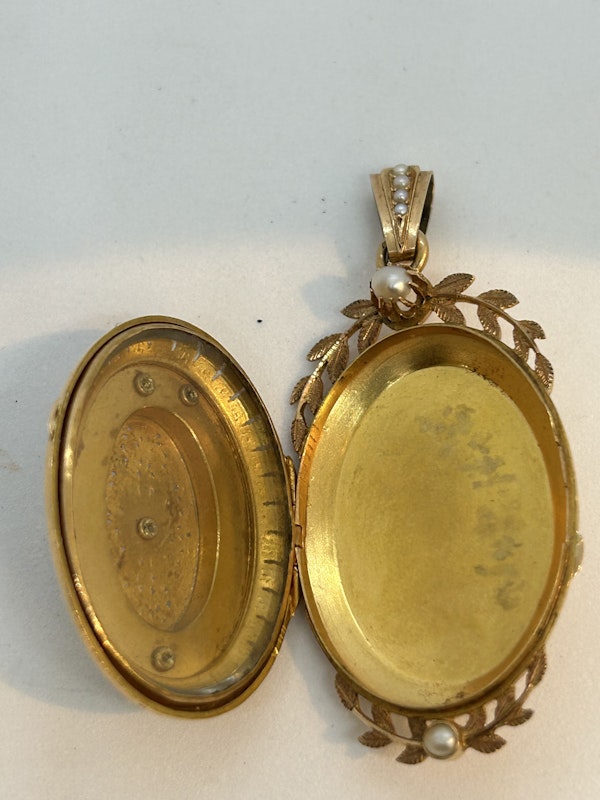 Lovely and wearable Victorian French natural pearl 18ct gold locket pendant at Deco&Vintage Ltd - image 5