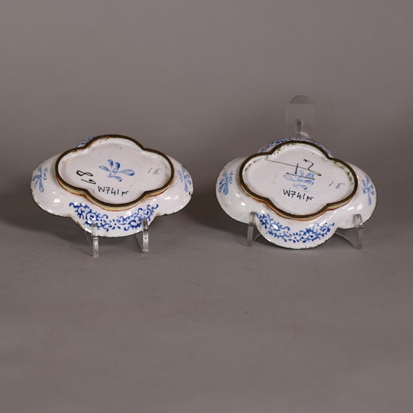 Pair of Canton enamel quatrefoil saucers, 18th century - image 2