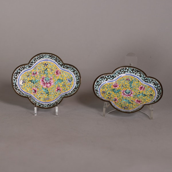 Pair of Canton enamel quatrefoil saucers, 18th century - image 1